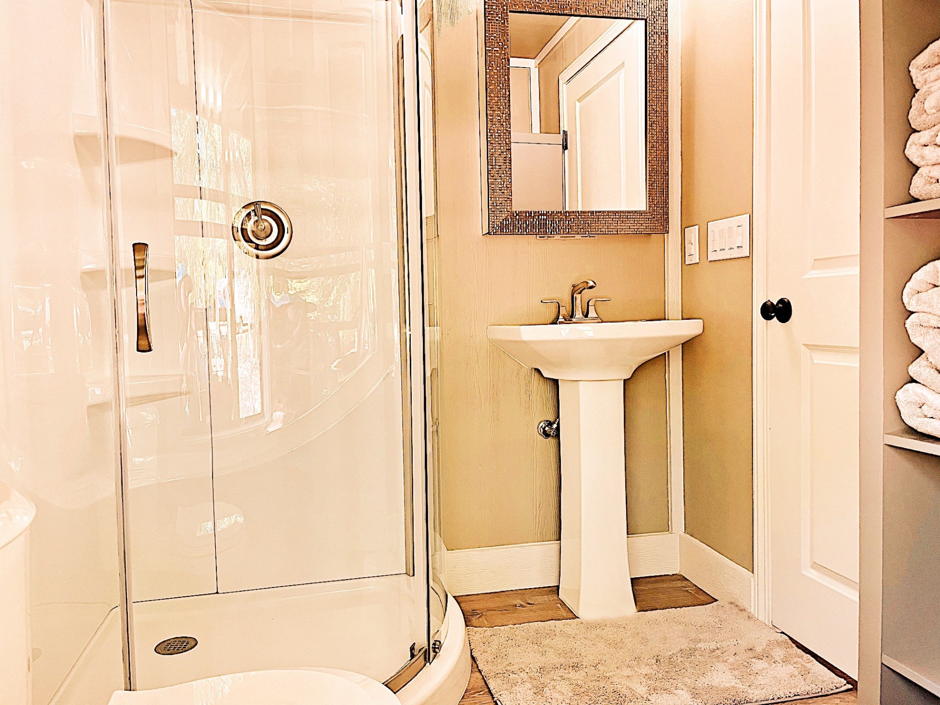 Birdhouse cabin interior 7